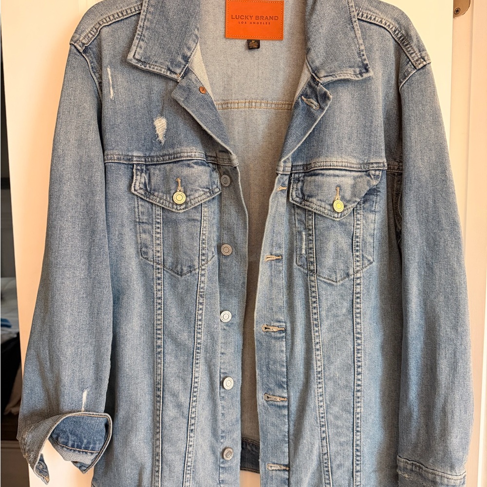 Lucky Brand tomboy trucker Women's Lt Blue Jean Jacket have some stretch.